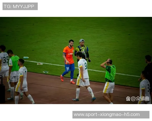 瓦科推射遗憾击中立柱泽卡精彩直塞未能转化为进球 瓦科推射遗憾击中立柱泽卡精彩直塞未能转化为进球